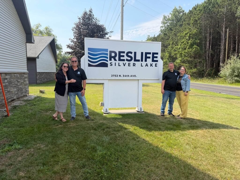 The current image has no alternative text. The file name is: Us4-Sign.jpg